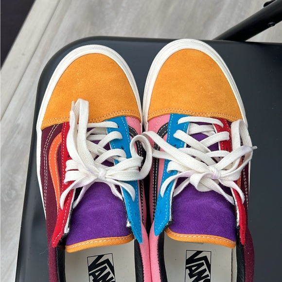 Low-Top Vans - Picture 4 of 5